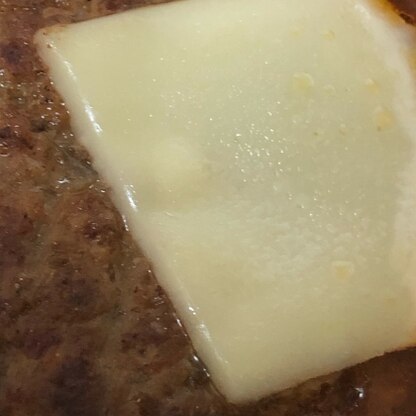 ハンバーグにチーズ♡
最高の組み合わせですねっ(*≧∀≦*)

と〜っても美味しい一品でしたーっ！！